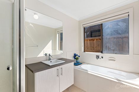 Property photo of 8 Mayflower Drive Cranbourne West VIC 3977
