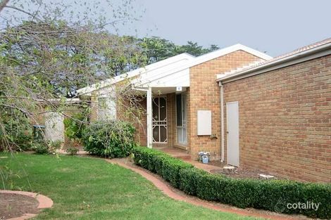 17 Hedgeley Dr, Berwick, VIC 3806