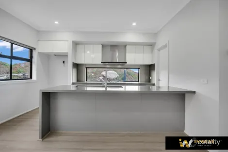 102 Conservatory Dr, Deanside, VIC 3336