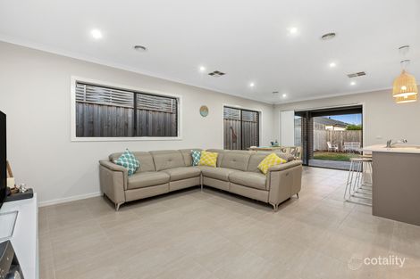 Property photo of 19 Windermere Parade Doreen VIC 3754
