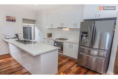 Property photo of 30 Periwinkle Circuit Craigieburn VIC 3064