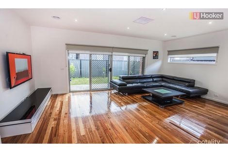 Property photo of 30 Periwinkle Circuit Craigieburn VIC 3064