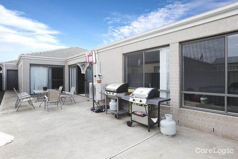 Property photo of 19 Snowsill Circuit Point Cook VIC 3030