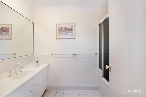 Property photo of 1/10 Golden Crest Place Bellbowrie QLD 4070