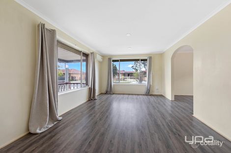 Property photo of 14 Angelique Grove Albanvale VIC 3021