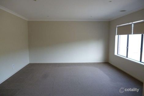 Property photo of 25 Downing Square Pakenham VIC 3810
