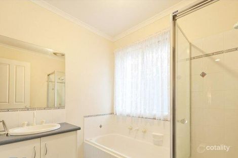 Property photo of 36 Hutchinson Drive Lynbrook VIC 3975