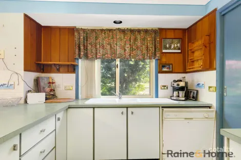 Property photo of 2 Poole Place Sunshine Bay NSW 2536