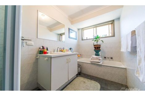 Property photo of 10/13 Stephanie Court Labrador QLD 4215