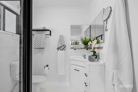 Property photo of 2 Casuarina Court Highworth QLD 4560