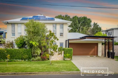 27 Anderson St, Scarborough, QLD 4020
