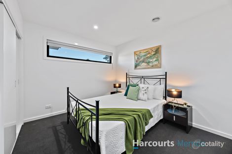 Property photo of 2/96 Whitelaw Street Reservoir VIC 3073