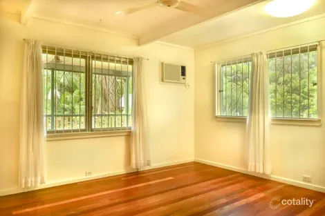 Property photo of 37 Townsend Street Mysterton QLD 4812