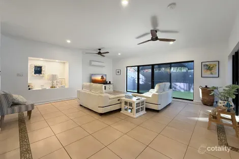 Property photo of 2/28 Jamaica Crescent Bushland Beach QLD 4818