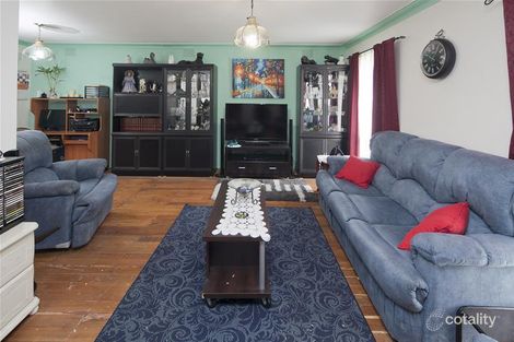 Property photo of 4 Primrose Hill Close Endeavour Hills VIC 3802