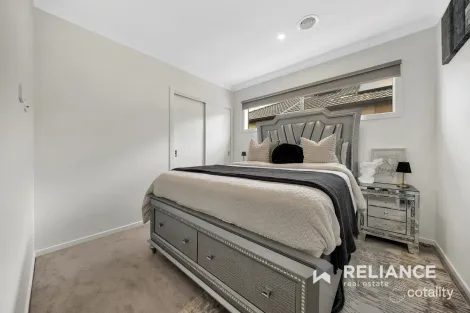 Property photo of 8 Lyric Drive Mambourin VIC 3024