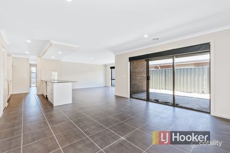 Property photo of 43 Stark Circuit Cranbourne East VIC 3977