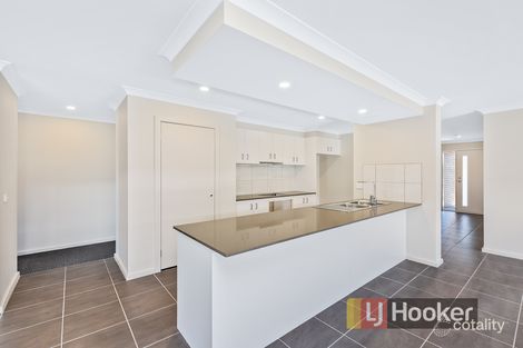 Property photo of 43 Stark Circuit Cranbourne East VIC 3977