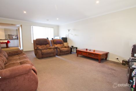 Property photo of 40 Duncombe Park Way Deer Park VIC 3023