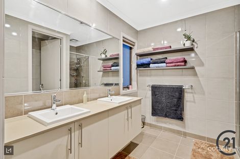 Property photo of 32 City Vista Circuit Cranbourne West VIC 3977