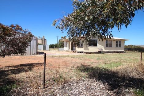 12 Railway Pde, Robertstown, SA 5381