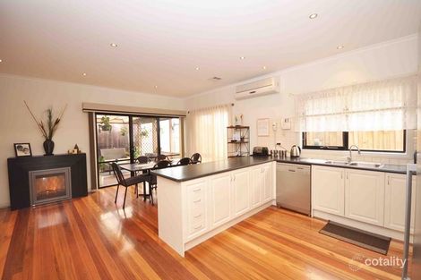 Property photo of 33 Troward Harvey Way Craigieburn VIC 3064