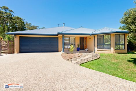 6 Deepwater Cl, Lake Cathie, NSW 2445