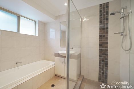 Property photo of 27 Whitcombe Way Alexander Heights WA 6064