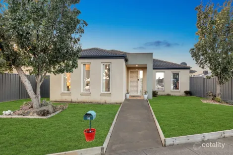 Property photo of 18 Carisbrook Circuit Truganina VIC 3029