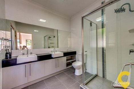 Property photo of 2 Drovers Place Sumner QLD 4074