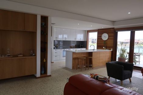 9 Britannia Pde, Hindmarsh Island, SA 5214