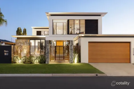 10 COOBOWIE ST, BROADBEACH WATERS, QLD 4218