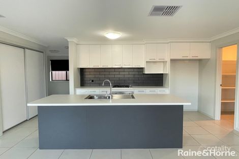 Property photo of 4 Goldstein Crescent Lloyd NSW 2650