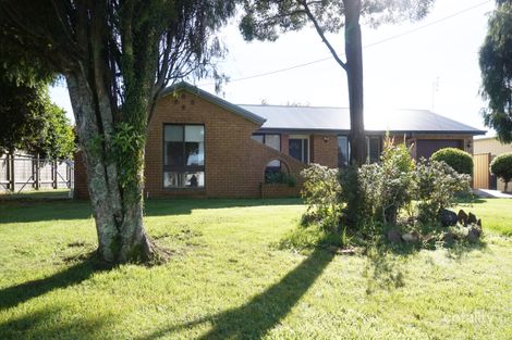 76 North St, Robertson, NSW 2577