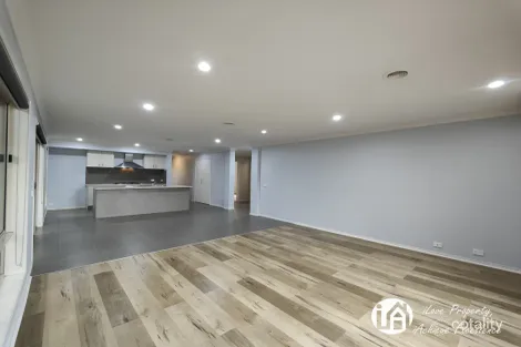 Property photo of 120 Webster Way Pakenham VIC 3810