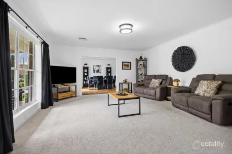 Property photo of 10 Herbert Avenue Strathdale VIC 3550