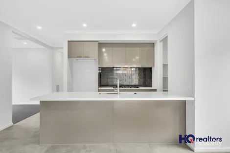 Property photo of 10 Downley Loop Strathtulloh VIC 3338