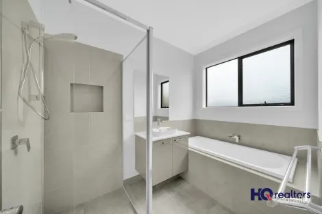 Property photo of 10 Downley Loop Strathtulloh VIC 3338