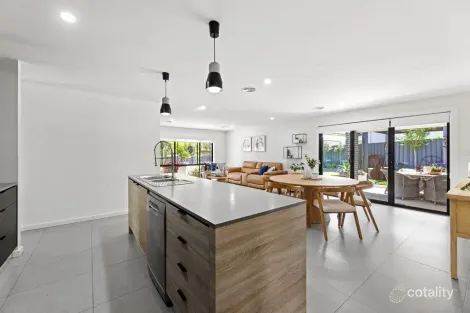 Property photo of 12 Blacket Place Yass NSW 2582