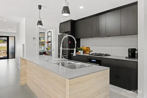 Property photo of 12 Blacket Place Yass NSW 2582