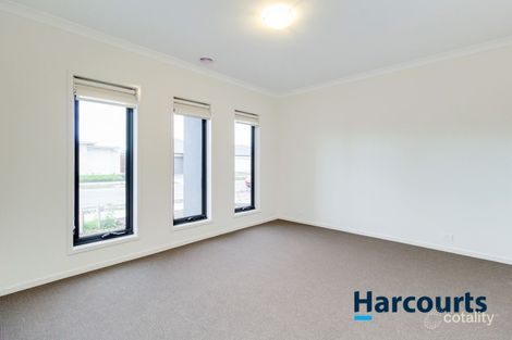 Property photo of 46 Stark Circuit Cranbourne East VIC 3977