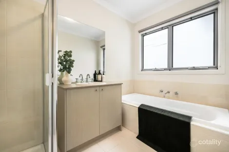 Property photo of 97 Moondarra Drive Berwick VIC 3806