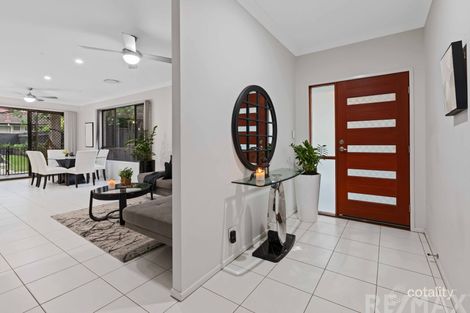 Property photo of 84 Roseneath Parade Wynnum West QLD 4178