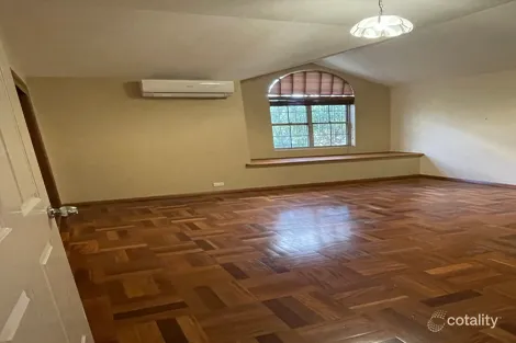 Property photo of 10 Saint Andrews Place Indooroopilly QLD 4068