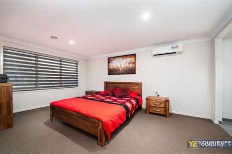 Property photo of 16 Guilfoylia Drive Cranbourne North VIC 3977