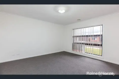 Property photo of 9 Yellow Robin Circuit Cranbourne East VIC 3977