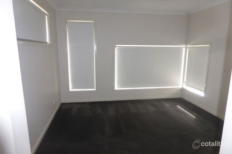 Property photo of 14 Risdon Circuit Tarneit VIC 3029