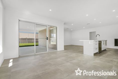 Property photo of 27 Newlands Crescent Kelso NSW 2795