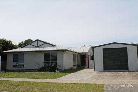 17 Robert Dr, Cowes, VIC 3922