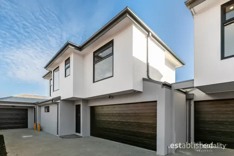 Property photo of 2/61 Maidstone Street Altona VIC 3018